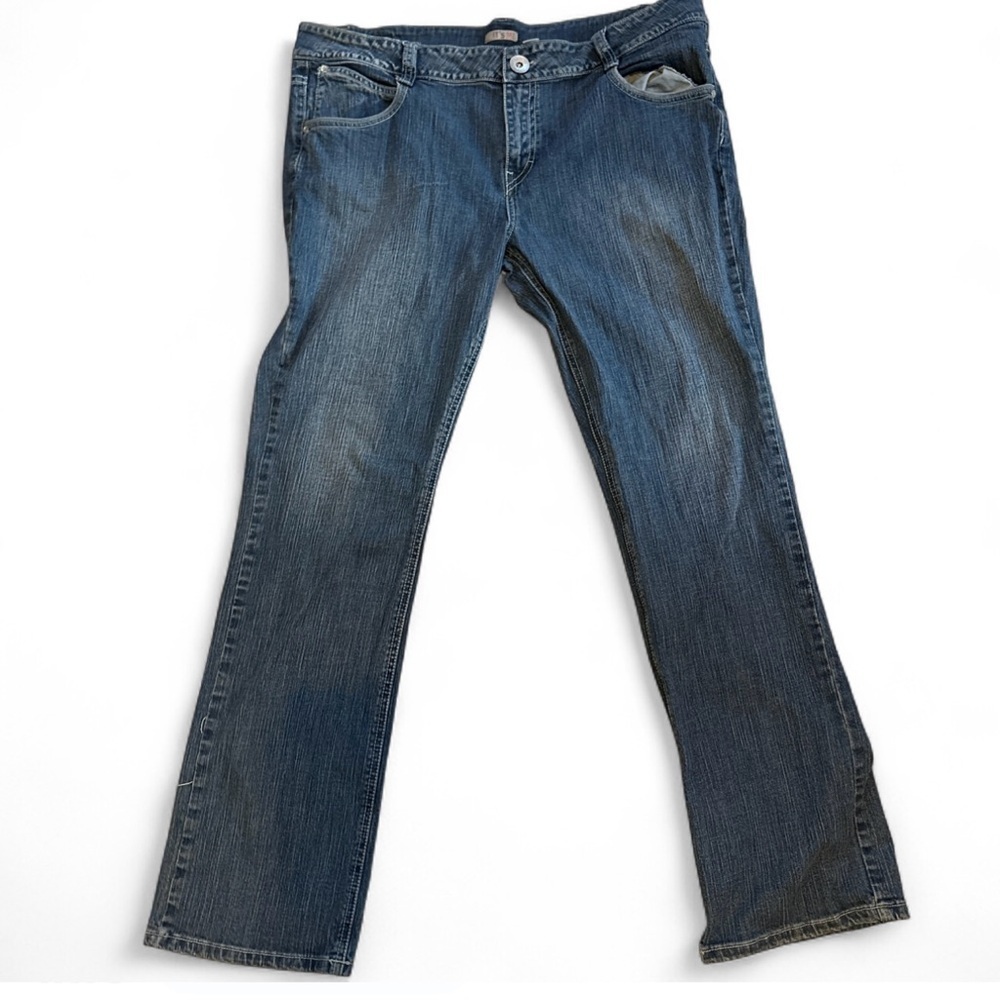 It’s Me Women’s Vintage 90s Jeans 38x32 10″ Mid Rise Whiskered Boot Cut Y2k Peru